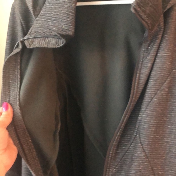 Champion Coat With Hood - Picture 3 of 5